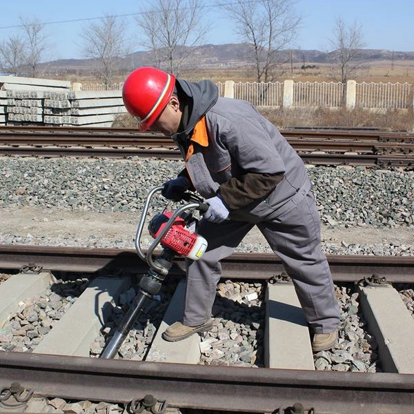 Tamper na koľajniciach